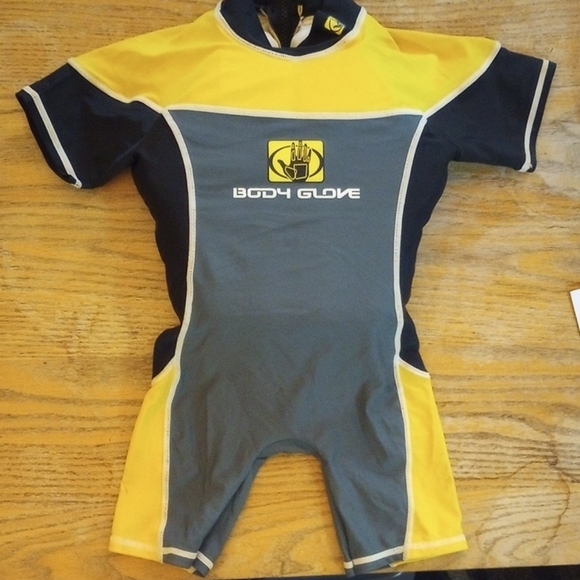 Body Glove Yellow and Gray Performance Rashguard, Size S(20-30lbs) - Picture 1 of 5
